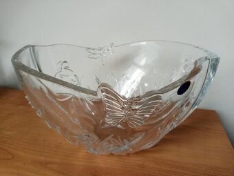 část sbírky skla a porcelánu - 1