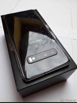 Koupím váš starý telefon klidně i rozbitý