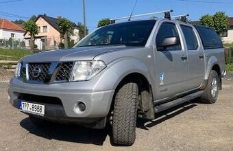 Nissan Navara D40 - bez platné TP, pojízdný, poškozený rám