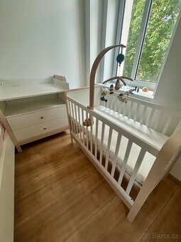 Prebalovaci pult a postylka IKEA