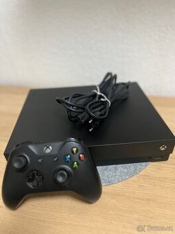 XBOX ONE X 1TB V TOP STAVU