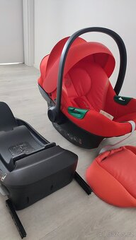 Autosedačka Cybex Aton S2-Isize se základnou One Base