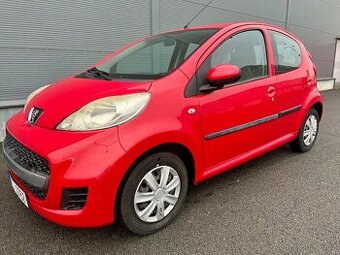 Peugeot 107 1.0i 50kW KLIMA El. okna ČR 71 000km
