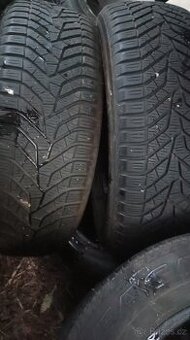 215/60 R16 99H YOKOHAMA BLUEARTH V905, DVĚ zimní pneumatiky,