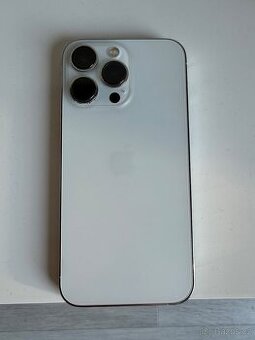 IPhone 13 Pro s krytem a tvrzeným sklem