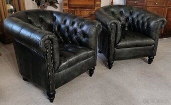 Dvě kožená, klubová, chesterfield křesílka. TOP