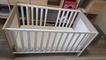 Dětská postýlka + přebalovací pult + šatní skříň