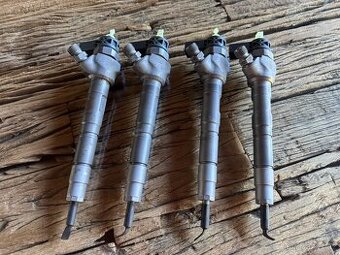 Prodám sadu 4ks vstřikovacích trysek Bosch BO 0445110647