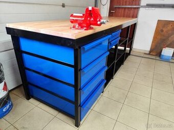 Dílenský/ pracovní stůl / ponk