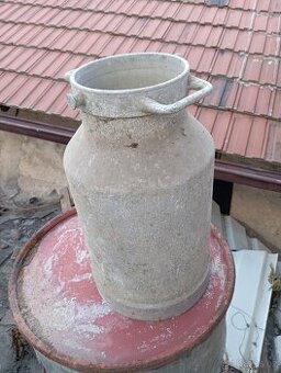 Hliníková konev na mléko