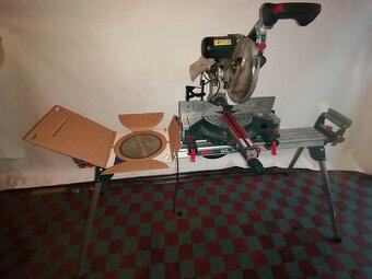 Pokosová pila Bosch GCM 10 SD vč. stolu..