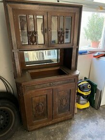 Secesní skříň s prvky art deco