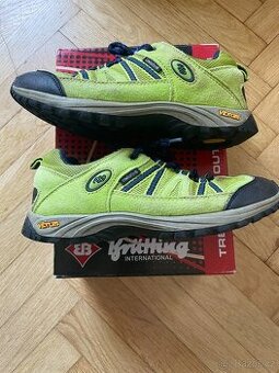 Klučičí trekové boty Brütting vel. 33 s membránou