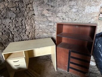 Stůl, sedačka rozkládací, stěna