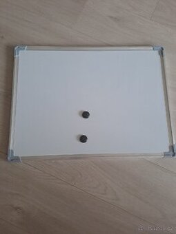 Magnetická popisovací tabule