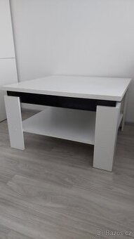 Dřevěný konferenční stůl Sconto