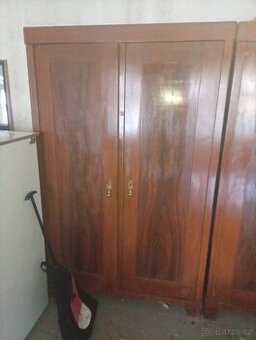 Staré poctivé skříně