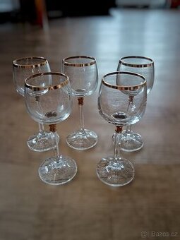 Zlacené panakove sklenice