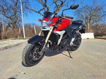 Suzuki gsr 750