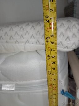 Manželská kovová postel