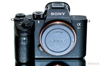Sony A7RIII + 2x baterie + 128GB Kompletní balení