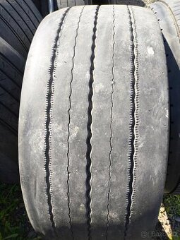 Pneu 355/50 R22,5