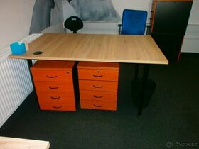 kancelářské stoly