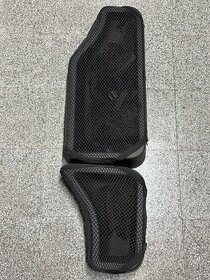 Přihrádky pod zadní sedačky Nissan Navara D40