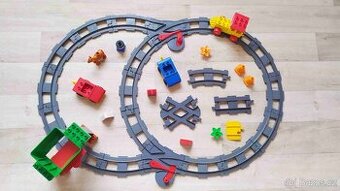 Levné kolejiště DUPLO, man. i el.mašinky,vagony, doplňky