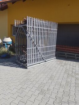 Rámové fasádní lešení 259,2m2.