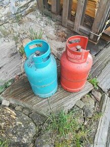 bomba 10 kg 2x, 2.5 kg 1x prázdná + vařič