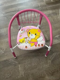Malá pískací židlička