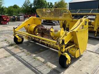 John Deere 630A Grass Pickup