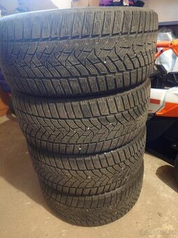 Zimní gumy dunlop 17"