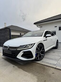 Volkswagen Arteon “R” 235KW 4Motion Pano/Koža/Módy/360•