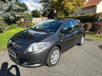 TOYOTA AURIS 1.6 VTI 91 kW NAJETO 85 TIS KM NOVÁ STK