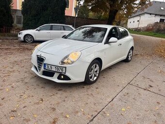 Alfa Romeo Giulietta 2010 1 maj serviska 124t km plně funkčn