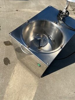 Prodám hnětač těsta na 3-10kg 230v přenosný