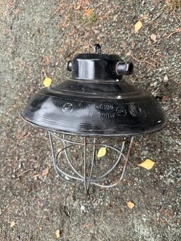 Staré tovární lampy