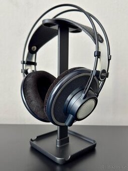 AKG K702