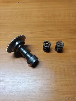 Standartní vačková hřídel yx140