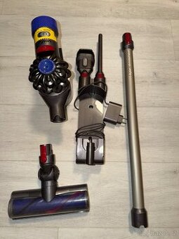 Dyson V8 MotorHead - tyčový vysavač