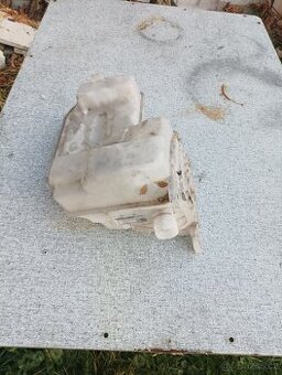 nadobka odstřikovačů fabia 3