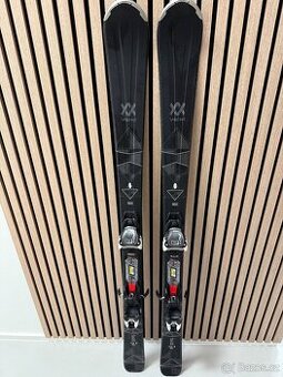 SJEZD. CARV. LYŽE VOLKL FLAIR 7.2 - 149 cm