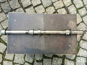 Tatra 613-1 levá vačka výfuku