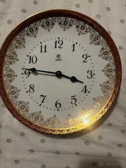 Dekorativní nástěnné hodiny v retro stylu