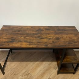 Velký kancelářský stůl