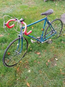 Silniční kolo Favorit