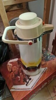 Retro termoska s pumpičkou