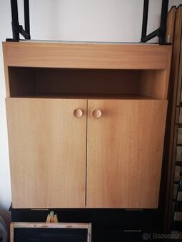 Skříňka s možností přebalovacího pultu